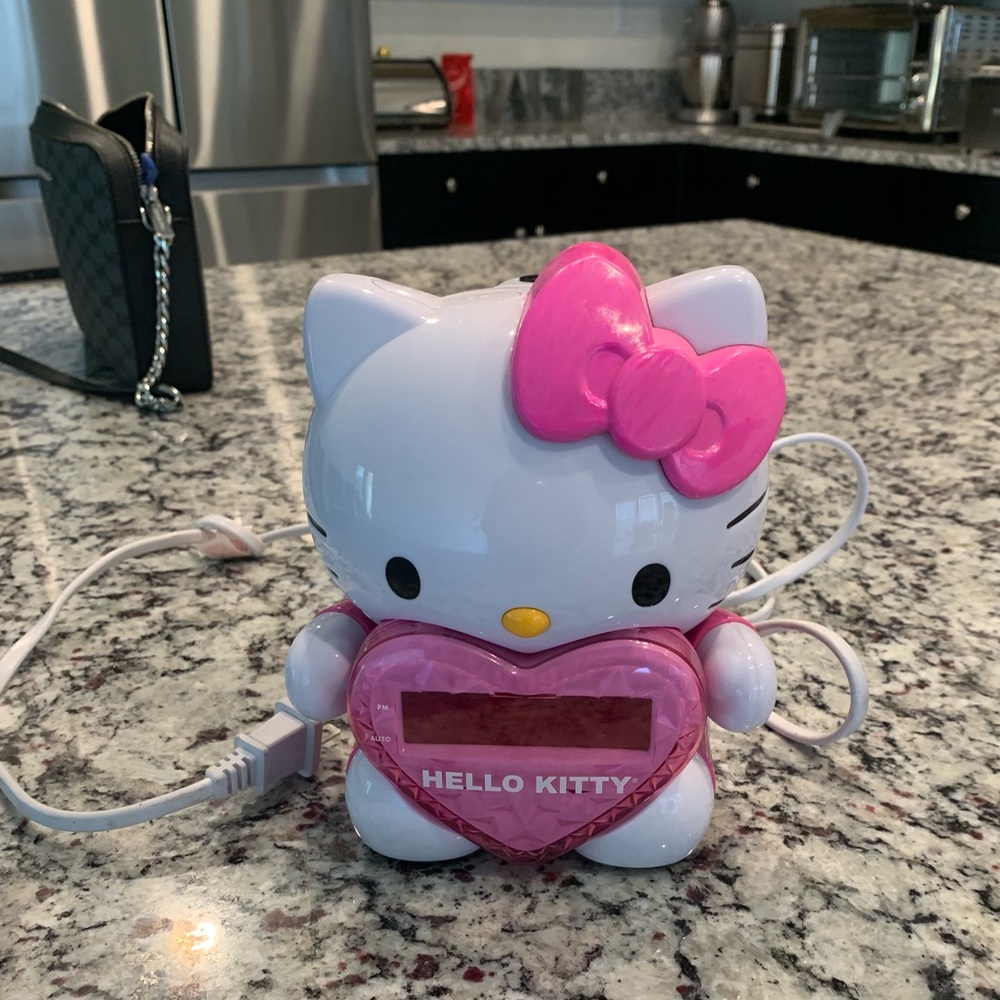 Hello Kitty AM/FM projection clock radio